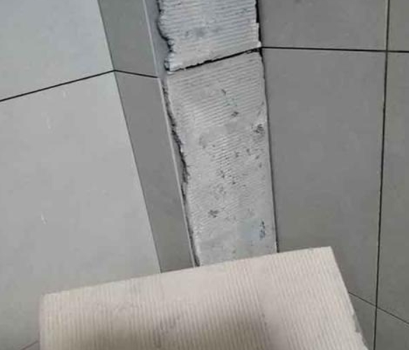 安次瓷砖空鼓维修公司分享下厨房瓷砖脱落的补救措施。